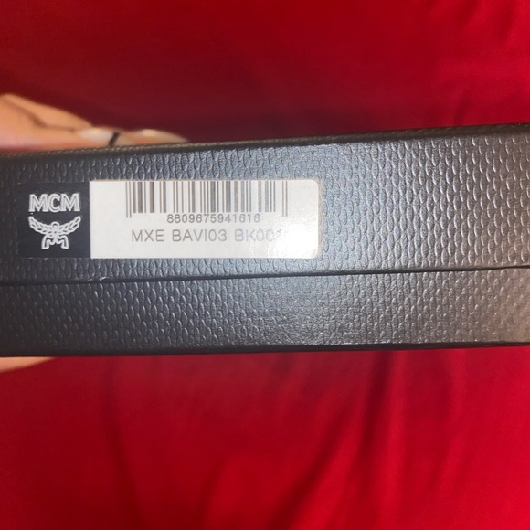 Mcm wallet chain bag comes with original box and dust bag - Picture 2 of 13